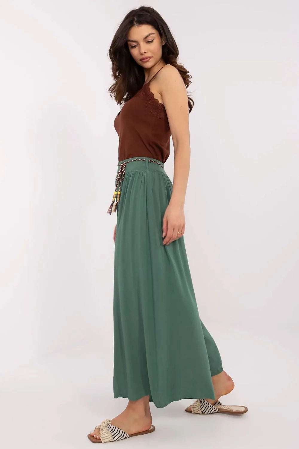 Ensemble mode femme haut bretelles dentelle jupe longue tissu léger occasion estivale style chic décontracté
