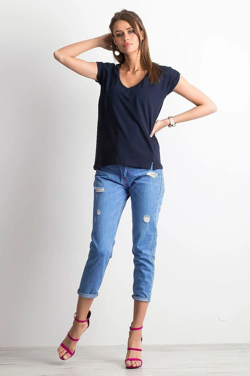 T-shirt femme à col en V manches courtes bleu marine en coton ajusté confortable style minimaliste versatile