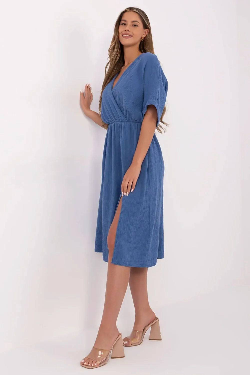 Robe de jour Italy Moda en mousseline légère 100% coton coupe évasée devant croisé ceinture élastique manches courtes couleur bleu clair