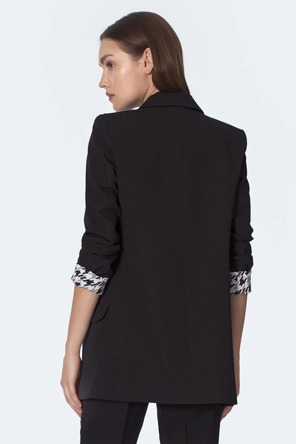 blazer femme longline noir coupe droite col tailleur epaules structurees tombee fluide manches retroussees doublure pieddepoule contrastee tissu crepe stretch