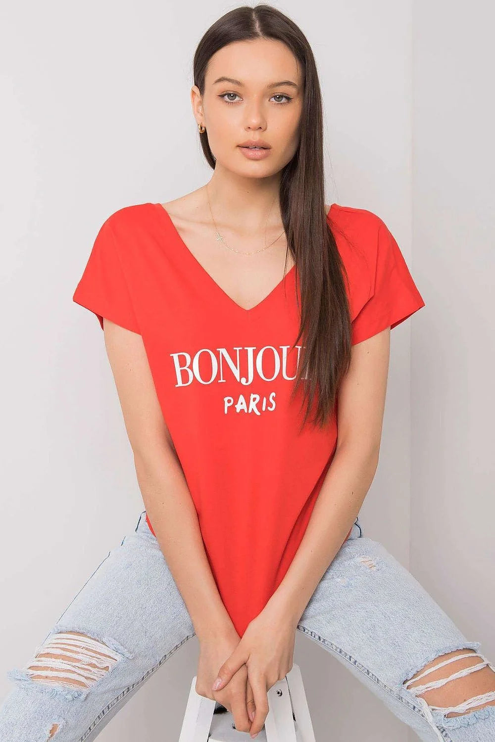 T-shirt femme style parisien rouge vif col V manches courtes coupe droite 100% coton 'BONJOUR PARIS'