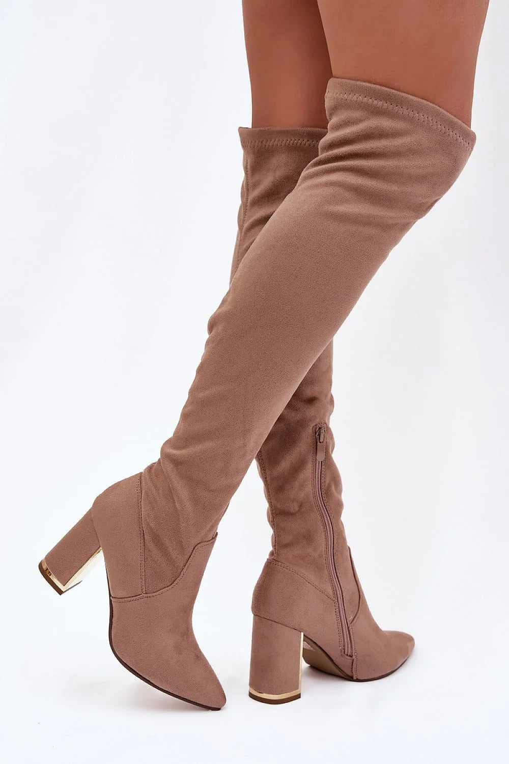 cuissardes suédine écologique beige bout pointu coupe ajustée stretch effet froncé tige haute genou talon bloc métallique doré