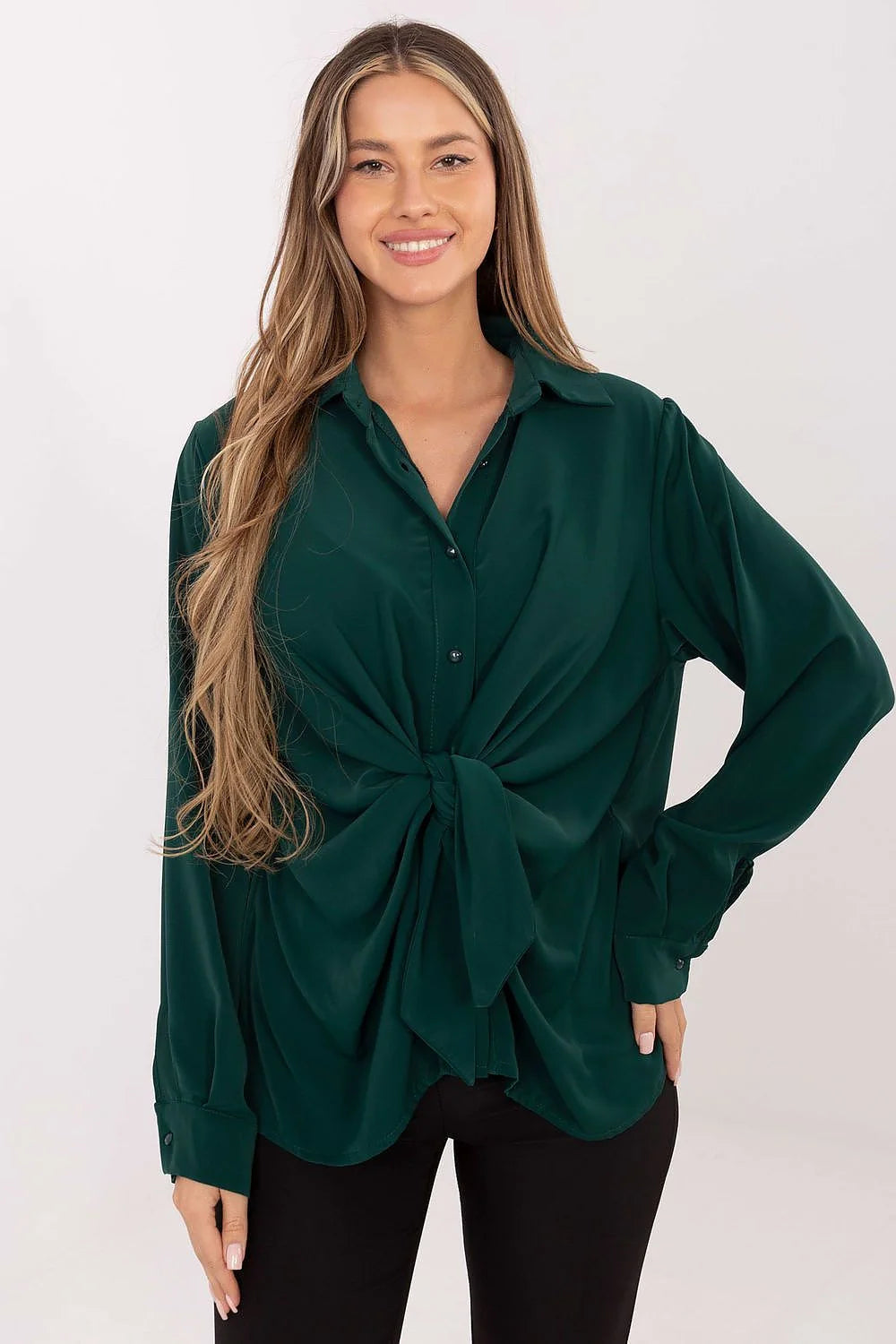 chemise femme manches longues col classique oversize boutonnée noeud frontal drapé satinée vert forêt fluide poignets boutonnés élégante