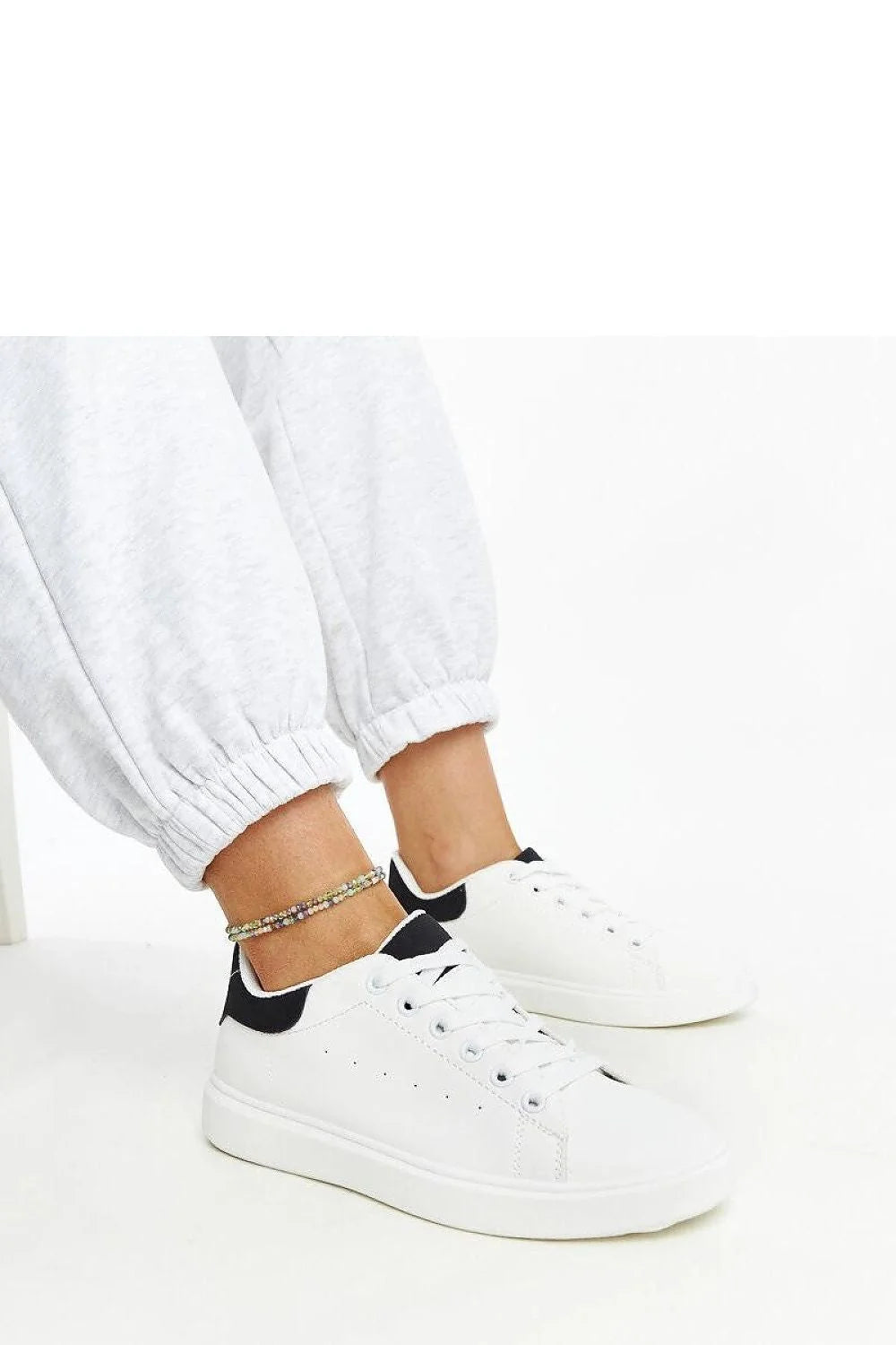 baskets Solea élégantes confortables estivales femme cuir synthétique blanc talon contrasté perforations latérales semelle plateforme caoutchouc lacets œillets rembourré maintien