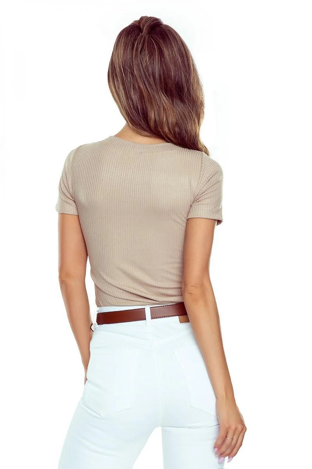 Chemisier femme ajusté en maille côtelée beige style épuré manches courtes col rond coupe près du corps