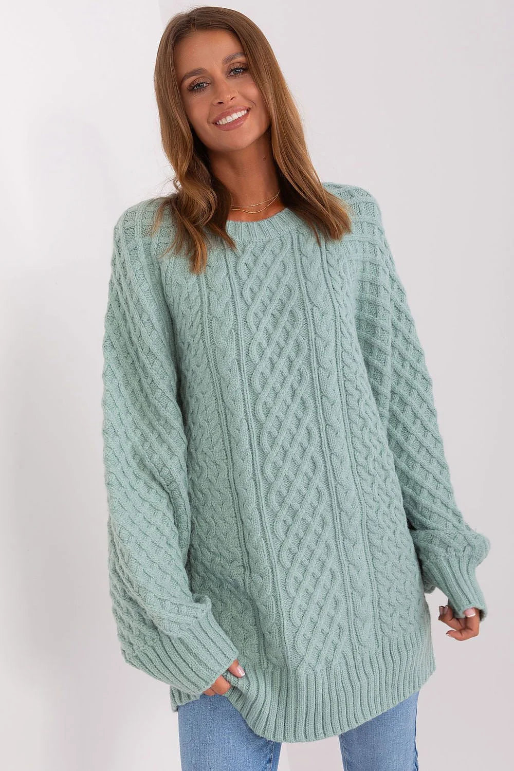pull long oversize maille torsadée épaisse moelleuse manches longues encolure ronde ourlet côtes poignets hanches bleu doux cosy