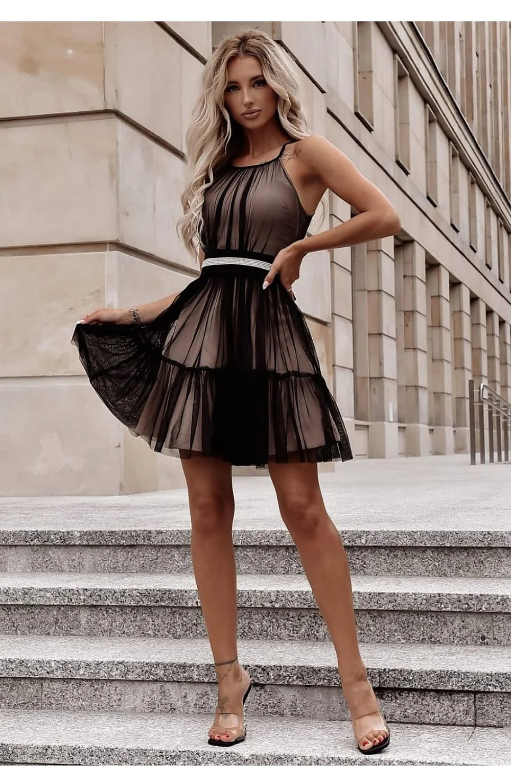 Robe de soirée élégante en tulle sans manches effet plissé ceinture décorative noir transparent femme
