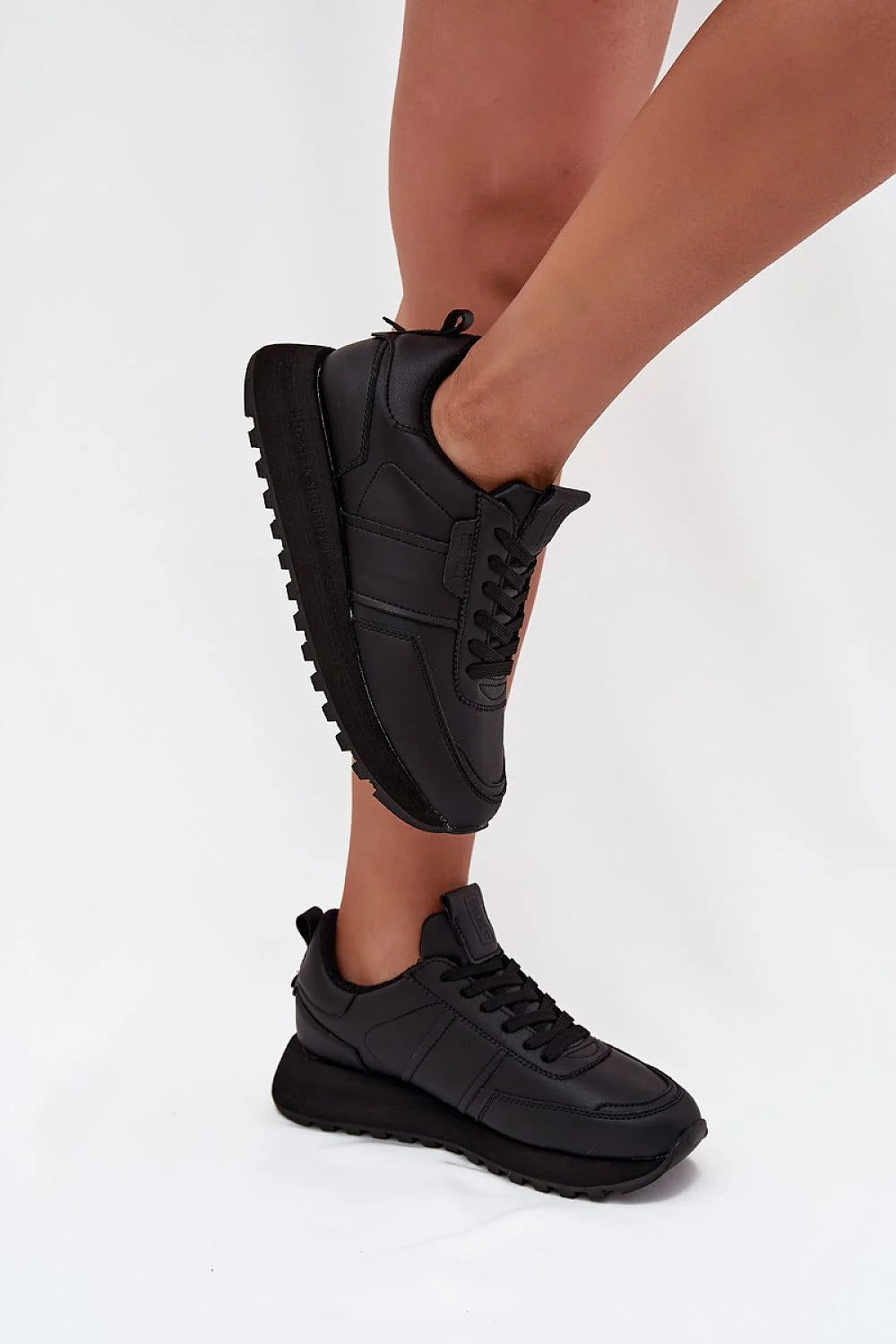 sneakers femme BigStar cuir synthétique noir mat plateforme 35mm crantée minimaliste lacets plats bout rond talon rembourré confort
