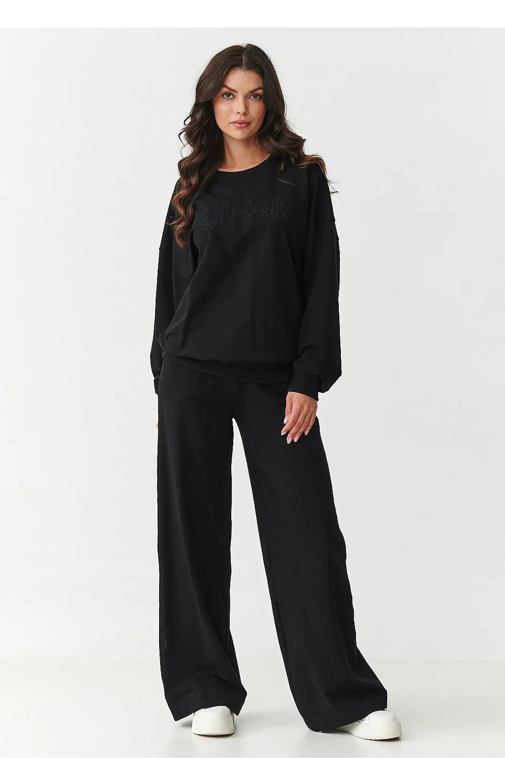 ensemble survêtement femme noir sweat oversize col rond manches longues pantalon large taille élastique poches broderie tonale molleton coton stretch