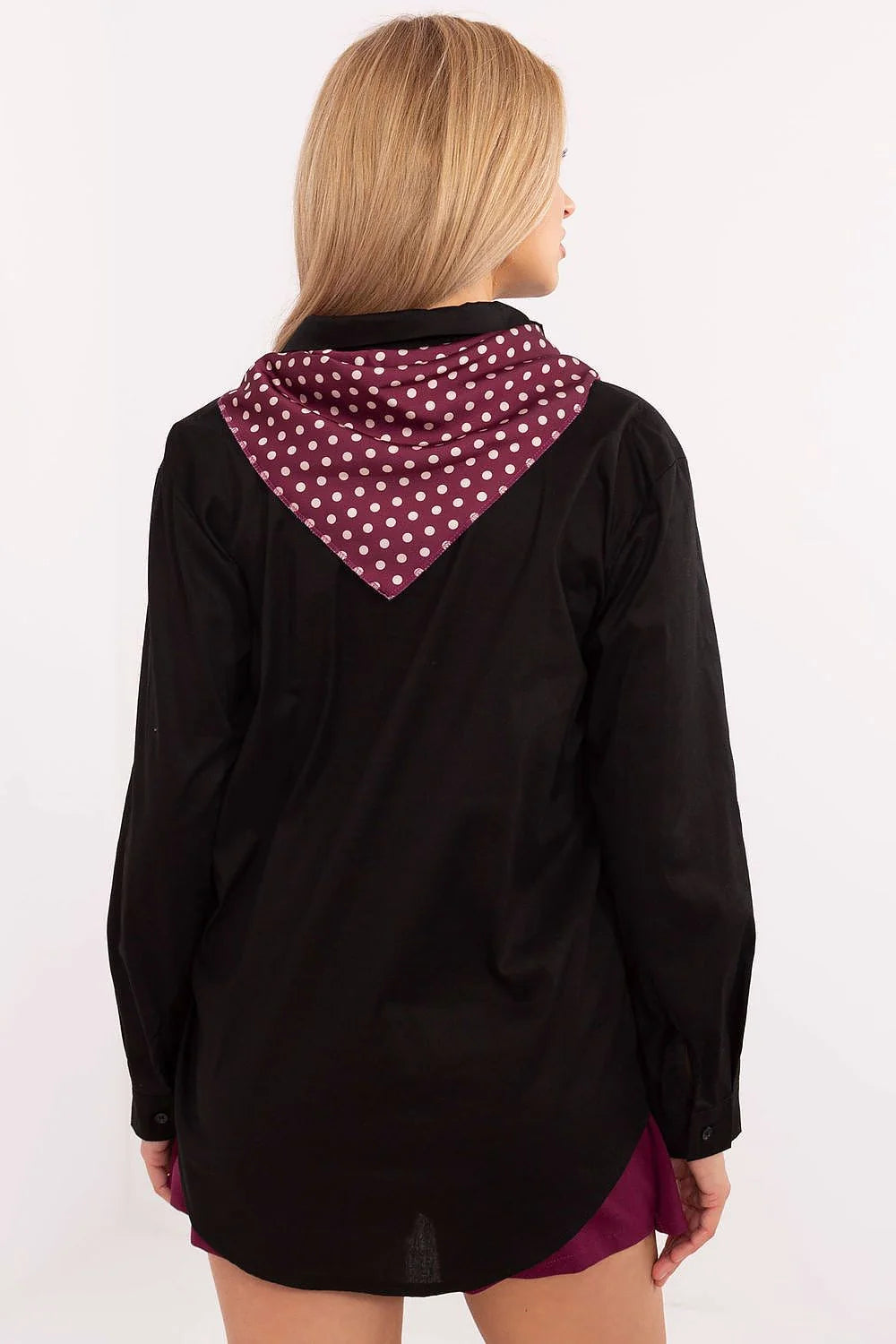 chemise manches longues col classique coton élasthanne noire femme ajustée confortable satinée boutonnée intemporelle élégante versatile sophistiquée moderne