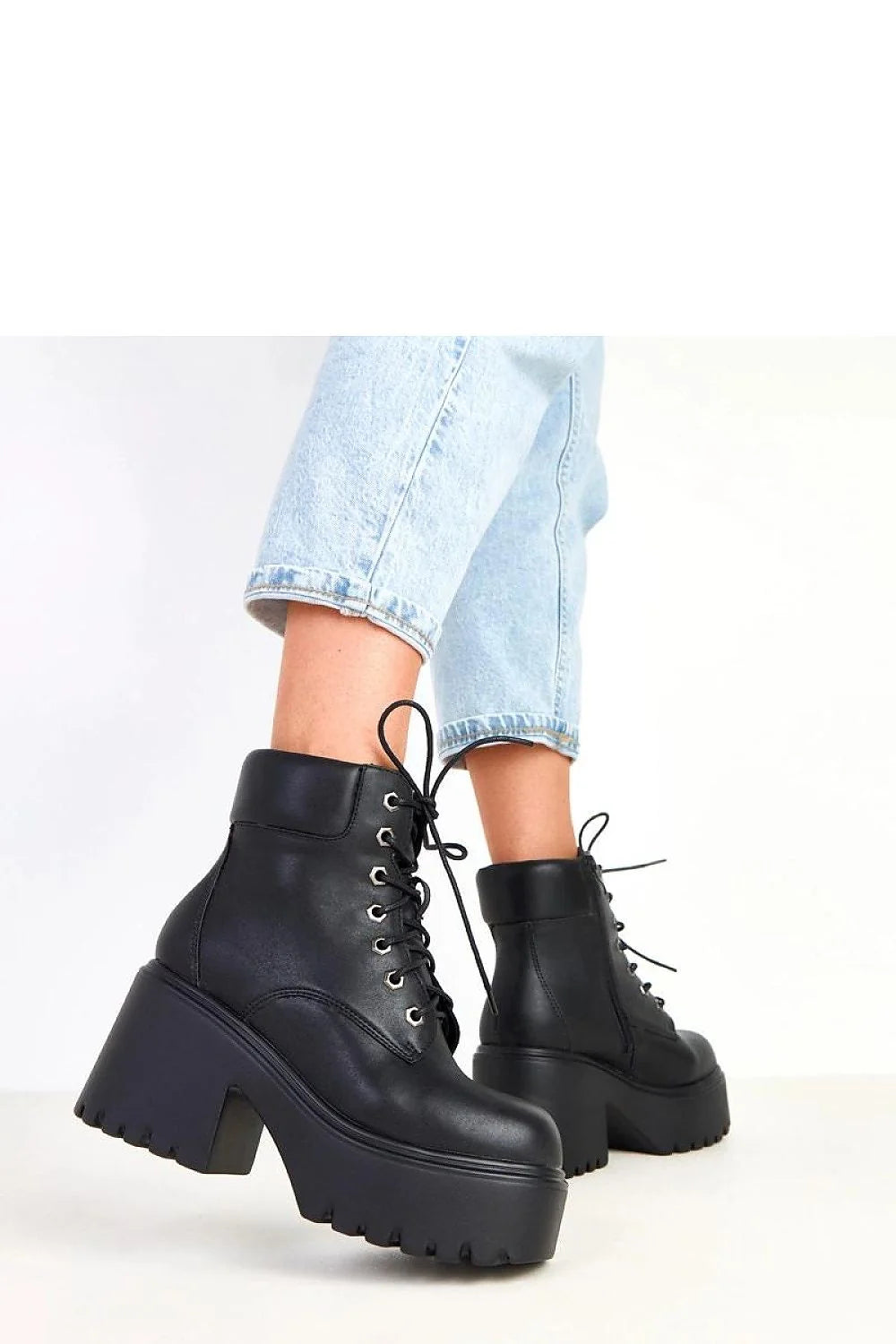 bottines chunky noires similicuir écologique durables bout carré tige 12cm talon 9cm plateforme 5cm lacets fermeture éclair latérale œillets métalliques
