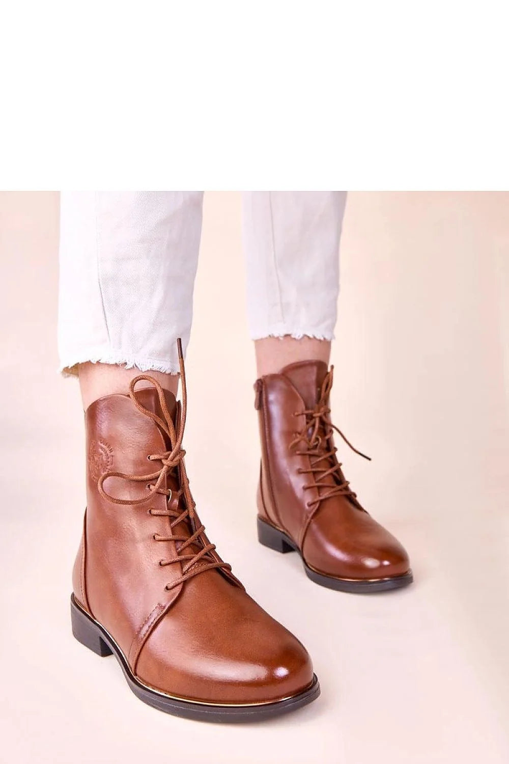 bottines femme lacets marron cognac similicuir tige cheville fermeture zippée latérale bout arrondi talon bas semelle noire doublure chaude confortables