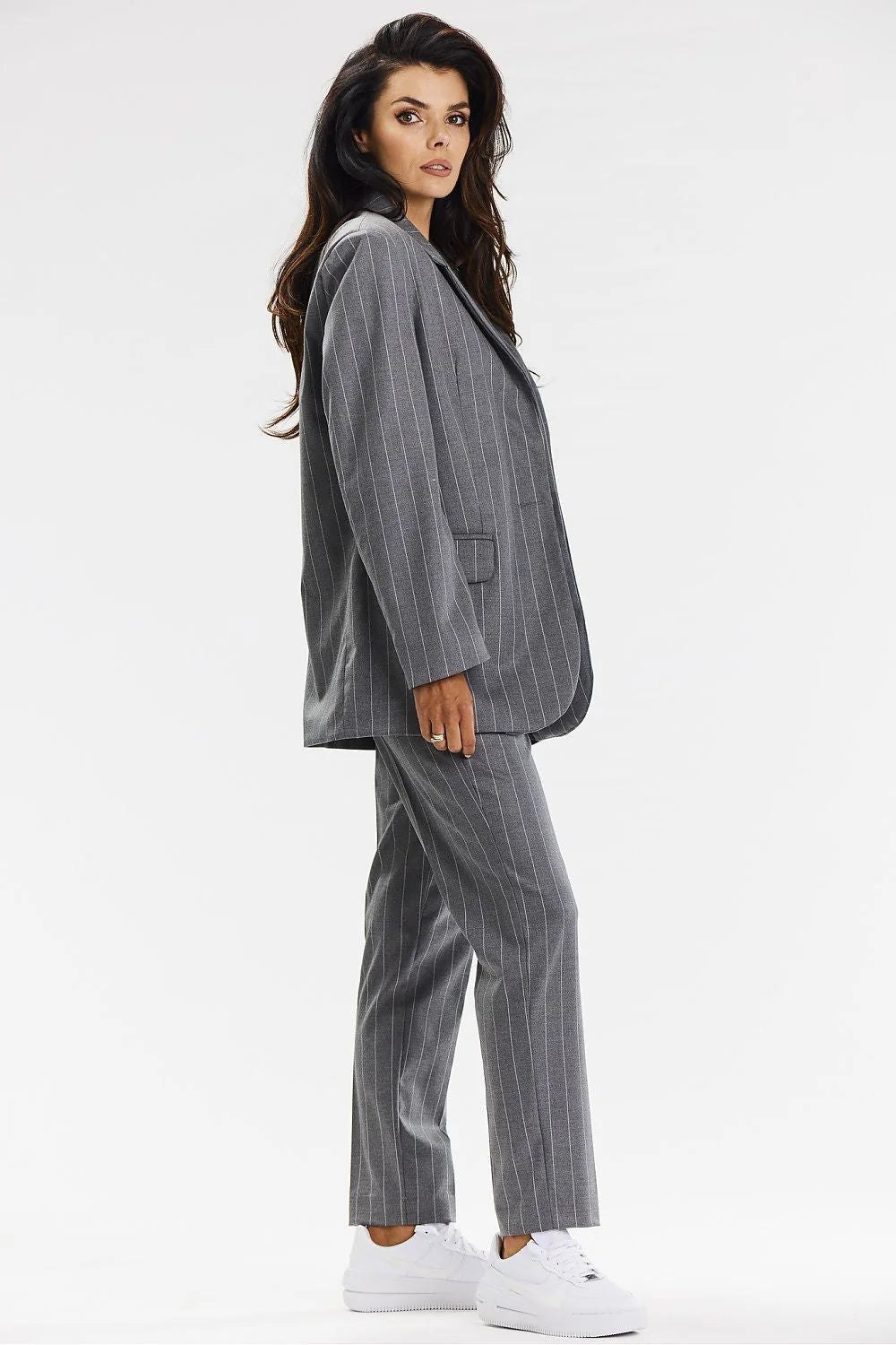 Blazer femme Awama style intemporel rayures verticales tissu polyester elastane coupe oversize manches longues boutons assortis