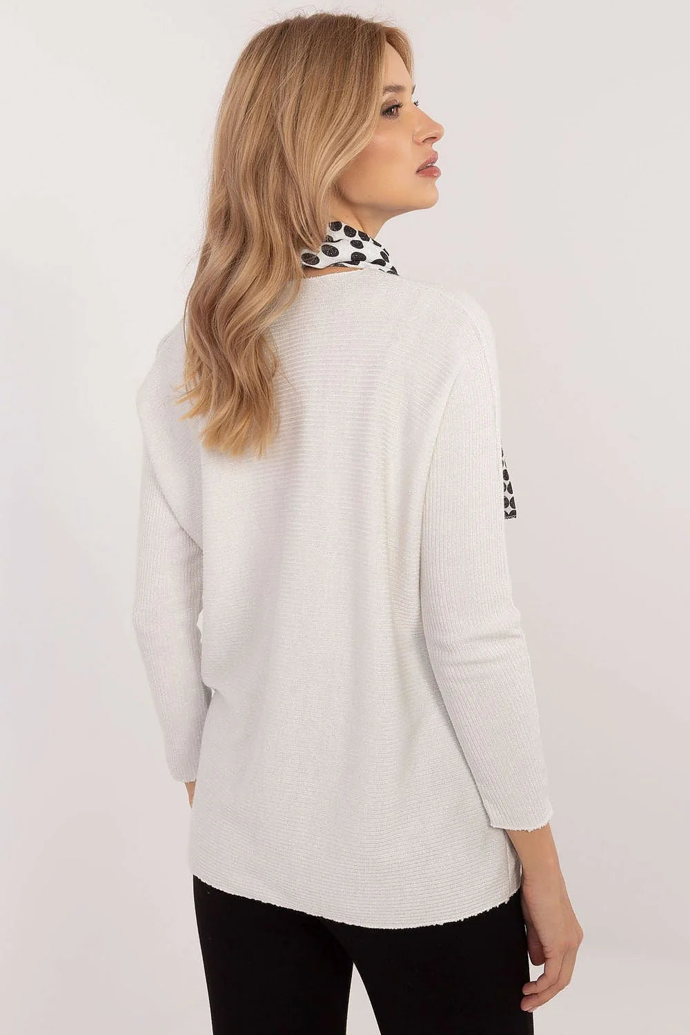 Ensemble mode femme haut pull-over écharpe pantalon noir blanc polka dot style élégant moderne semi-formel