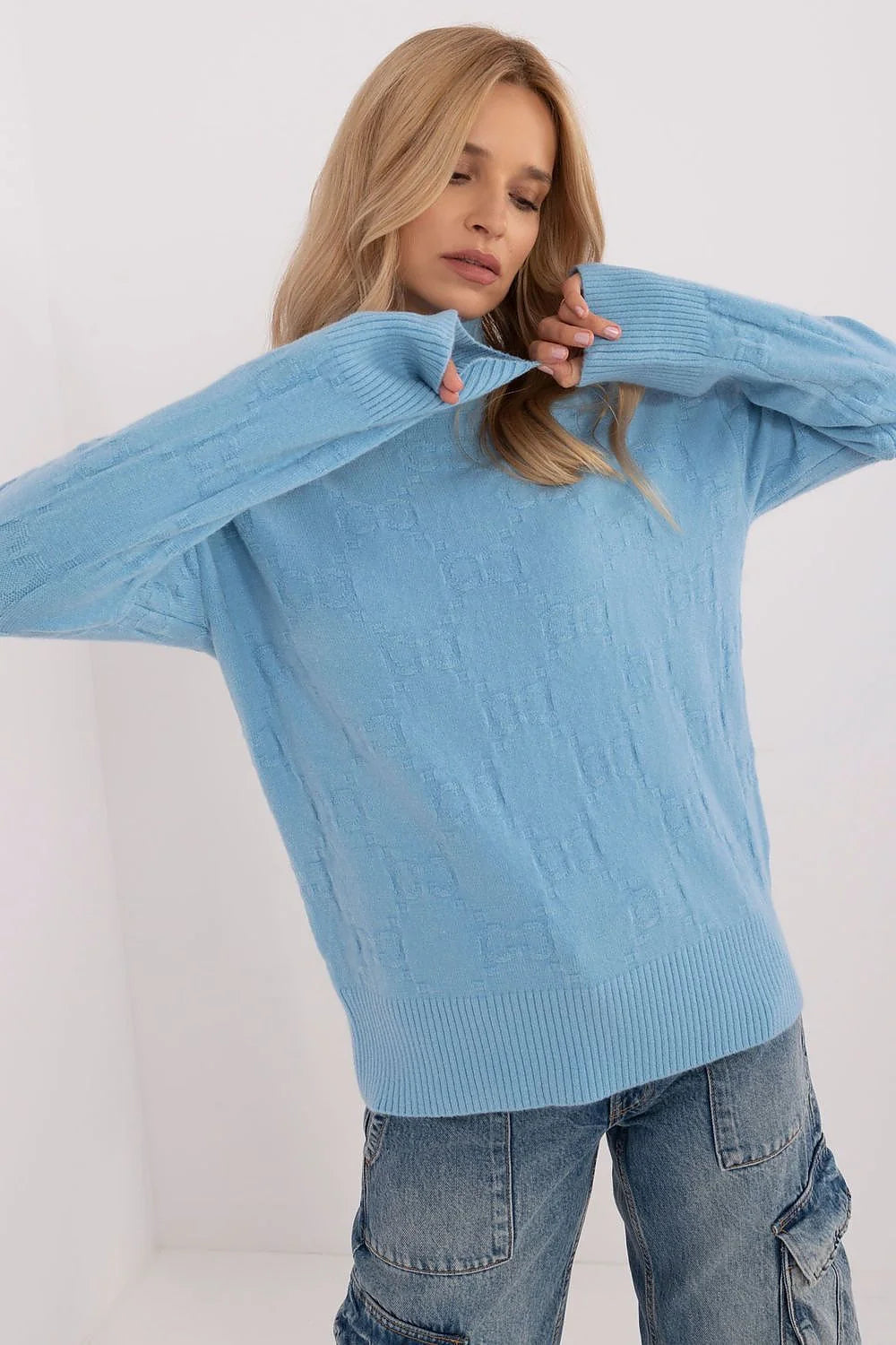 Pull femme col roulé bleu clair ample texture géométrique manches longues finitions côtelées casual chic