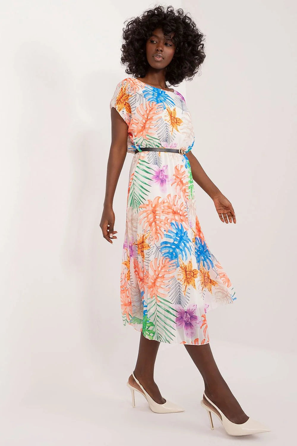 Robe d'été pour femme motifs floraux tissu léger ceinture dorée manches courtes encolure ronde fente évasée occasion semi-formelle