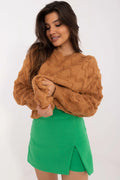 Pull et jupe pour femme style casual texture géométrique couleur brun caramel vert vif manches longues encolure ronde
