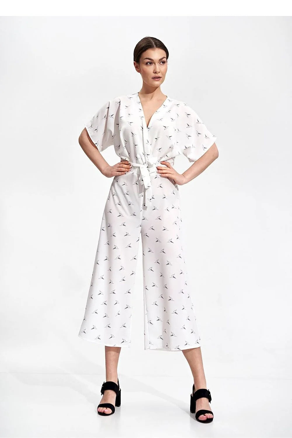 Combinaison Figl pour femme, design élégant, coupe fluide, manches courtes, encolure V croisée, beige rosé, vêtement mode, occasion décontractée, style moderne