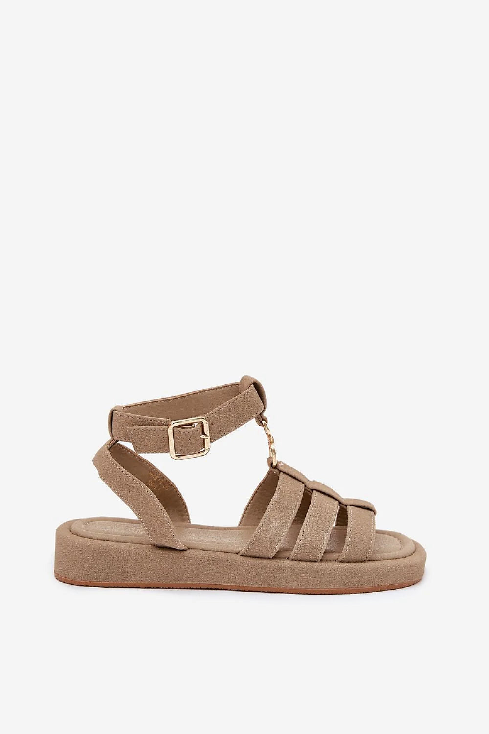 Sandales pour femmes style décontracté estival matériau synthétique cuir suédé beige lanières larges boucle métallique or pâle semelle caoutchouc douce finitions soignées