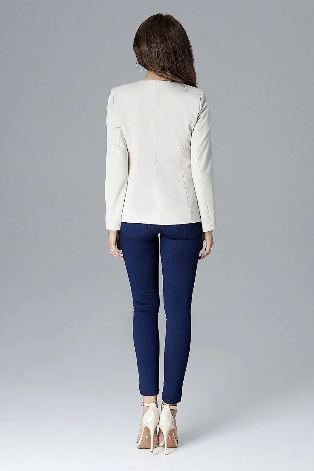 Blazer femme noir chic ajusté en tissu élégant pour un style moderne et décontracté
