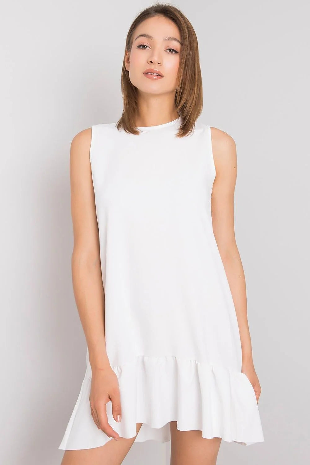Robe sans manches blanche épurée pour femmes, coupe droite, ourlet volant, été, mariage, travail