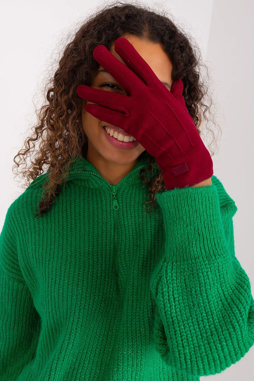 Gants élégants pour femmes en bordeaux tissu lisse isolé patchs décoratifs fleur brodée index coton élasthanne polyester