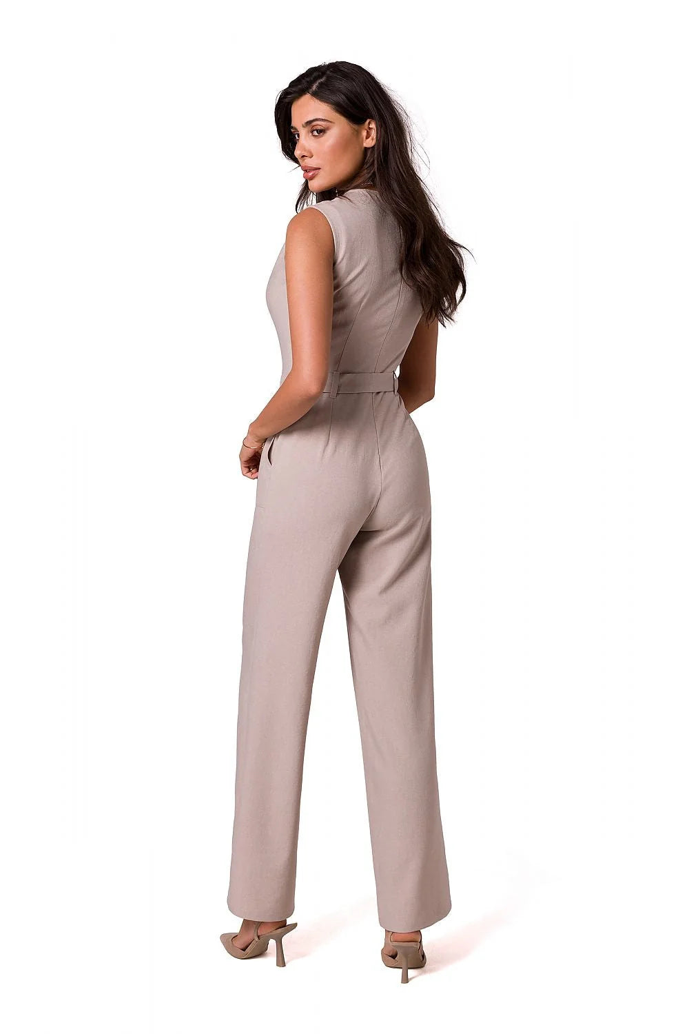 Combinaison élégante sans manches pour femme, design moderne, ceinture à nouer, poches latérales, tissu léger, couleur rose pâle, taille ajustable, occasion多様