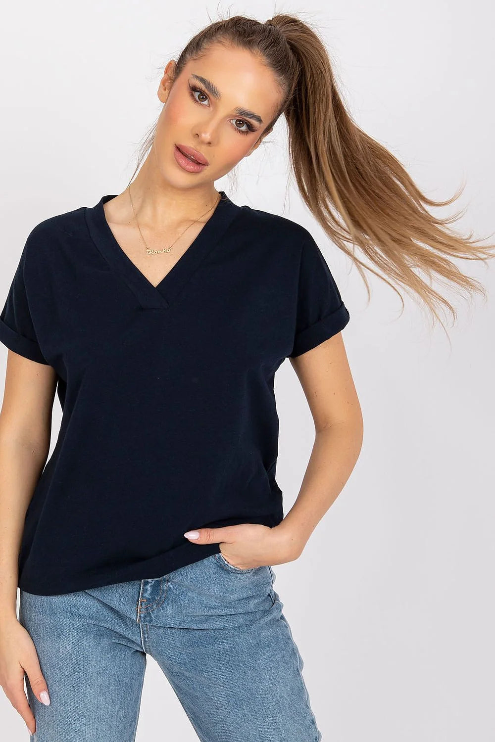Outfit Casual Chic T-shirt Beige Denim Jeans Straight Cut Women Cotton Elastane Blend Blue Wash