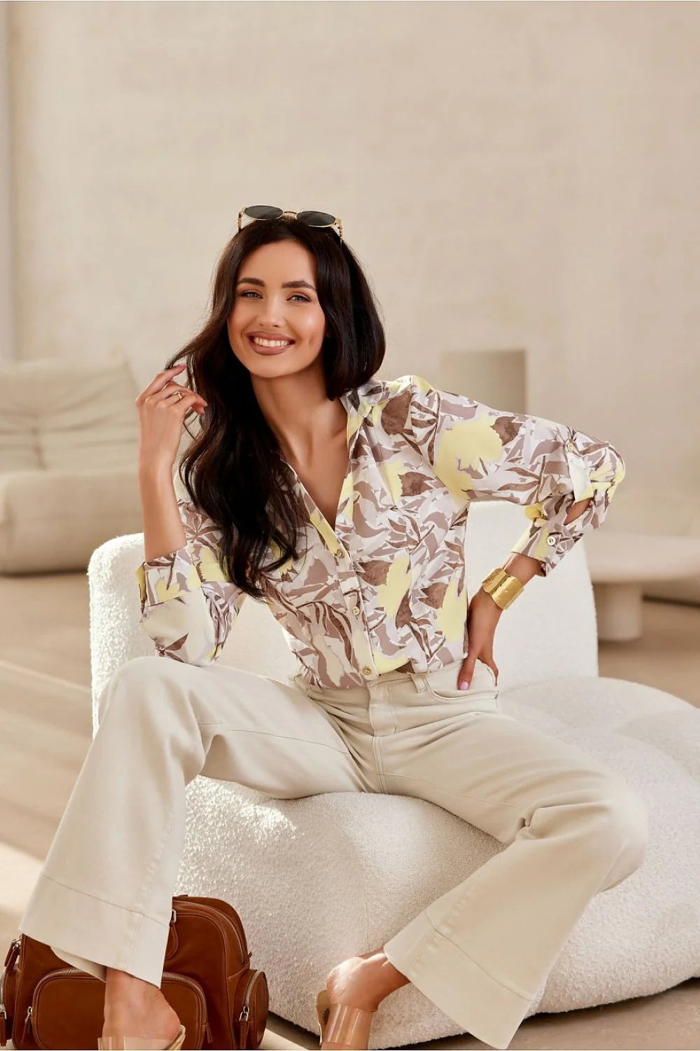 chemise femme motifs floraux beige marron jaune manches longues boutonnees coupe ample fluide legere viscose coton melange elegante decontractee oversize