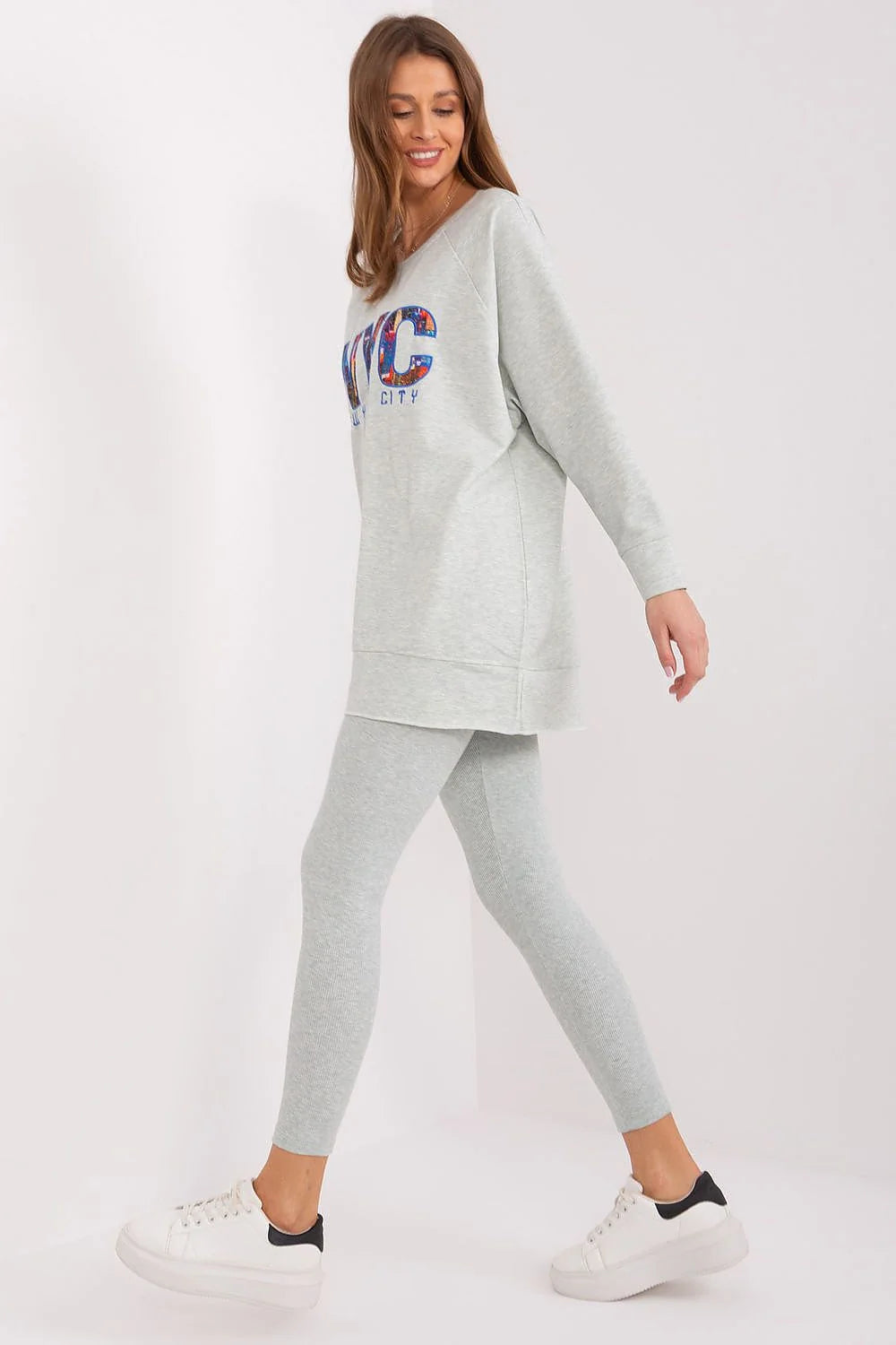 Ensemble femme NYC sweat-shirt legging coupe ample couleur gris clair confort style urbain