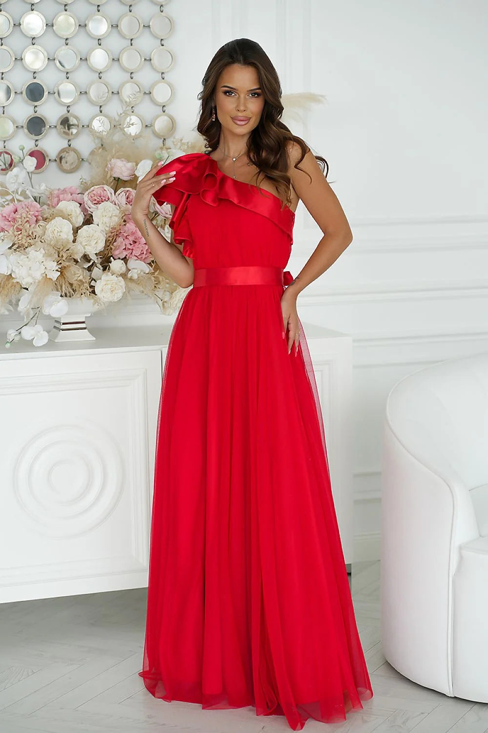 Robe longue Bicotone sans manches épaule froncée volants satin rouge vif soirée élégance femmes