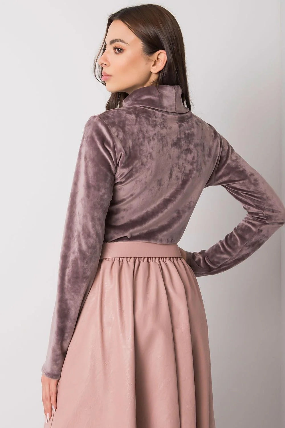 Pull col roulé femme velours vert émeraude chic ajusté manches longues mode automne hiver