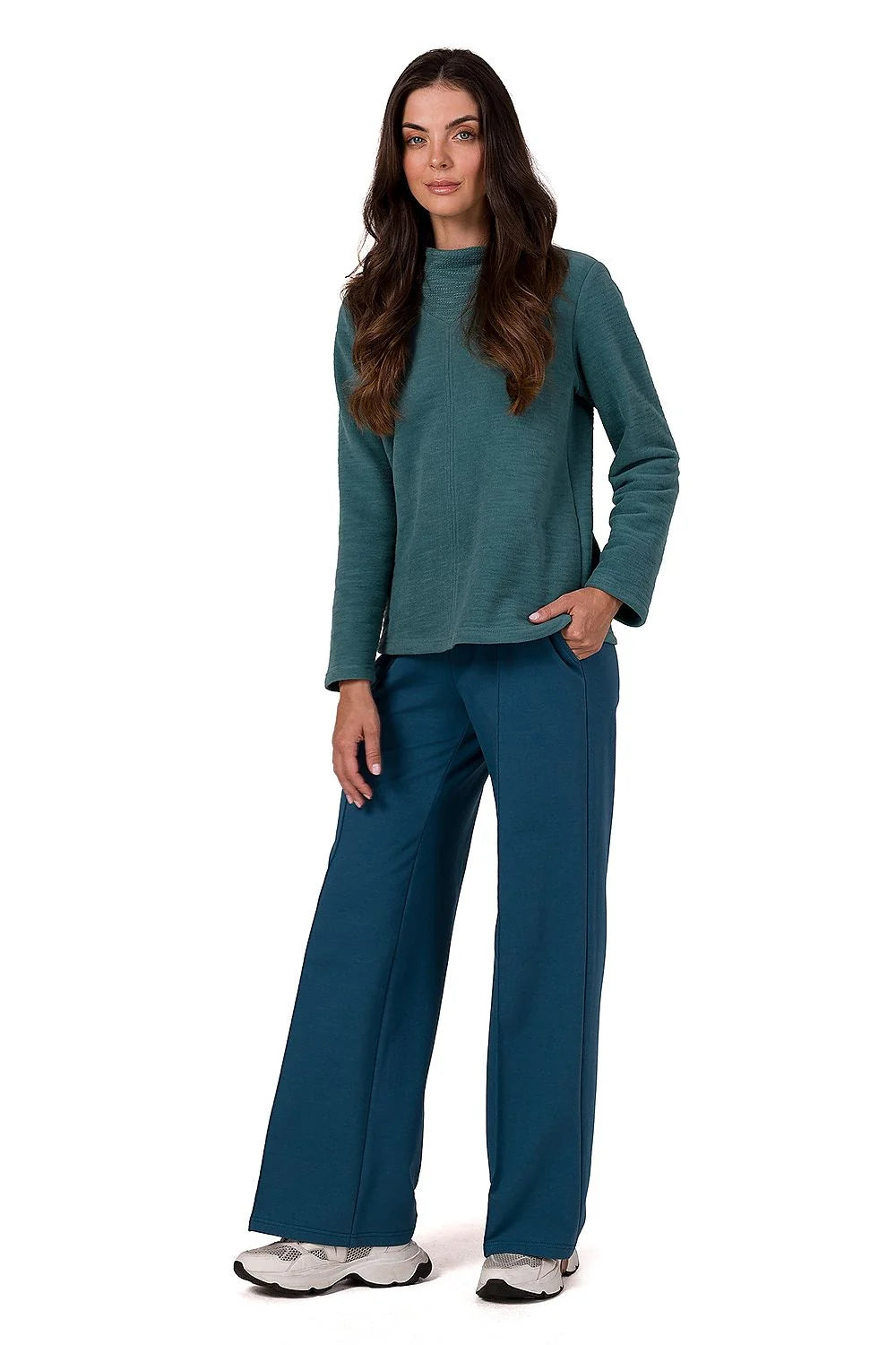 Sweatshirt Be Wear pour femme, style casual-chic, design moderne et minimaliste, matière douce et stretch, col roulé, manches longues, coupe droite, couleur vert bleu, occasion shopping, travail, sorties