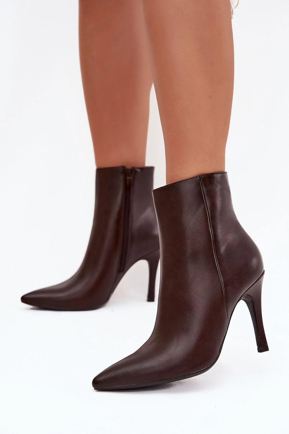 bottines femme similicuir marron foncé cheville bout pointu talon aiguille haut fermetureéclair latérale doublure fourrure synthétique confortable épurée