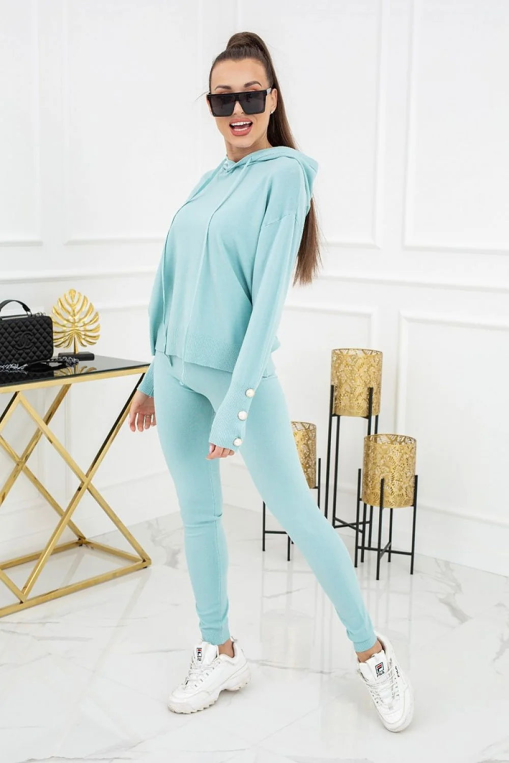 Ensemble survêtement coton design moderne confort ultime capuche boutons décoratifs gris tenue décontractée sport