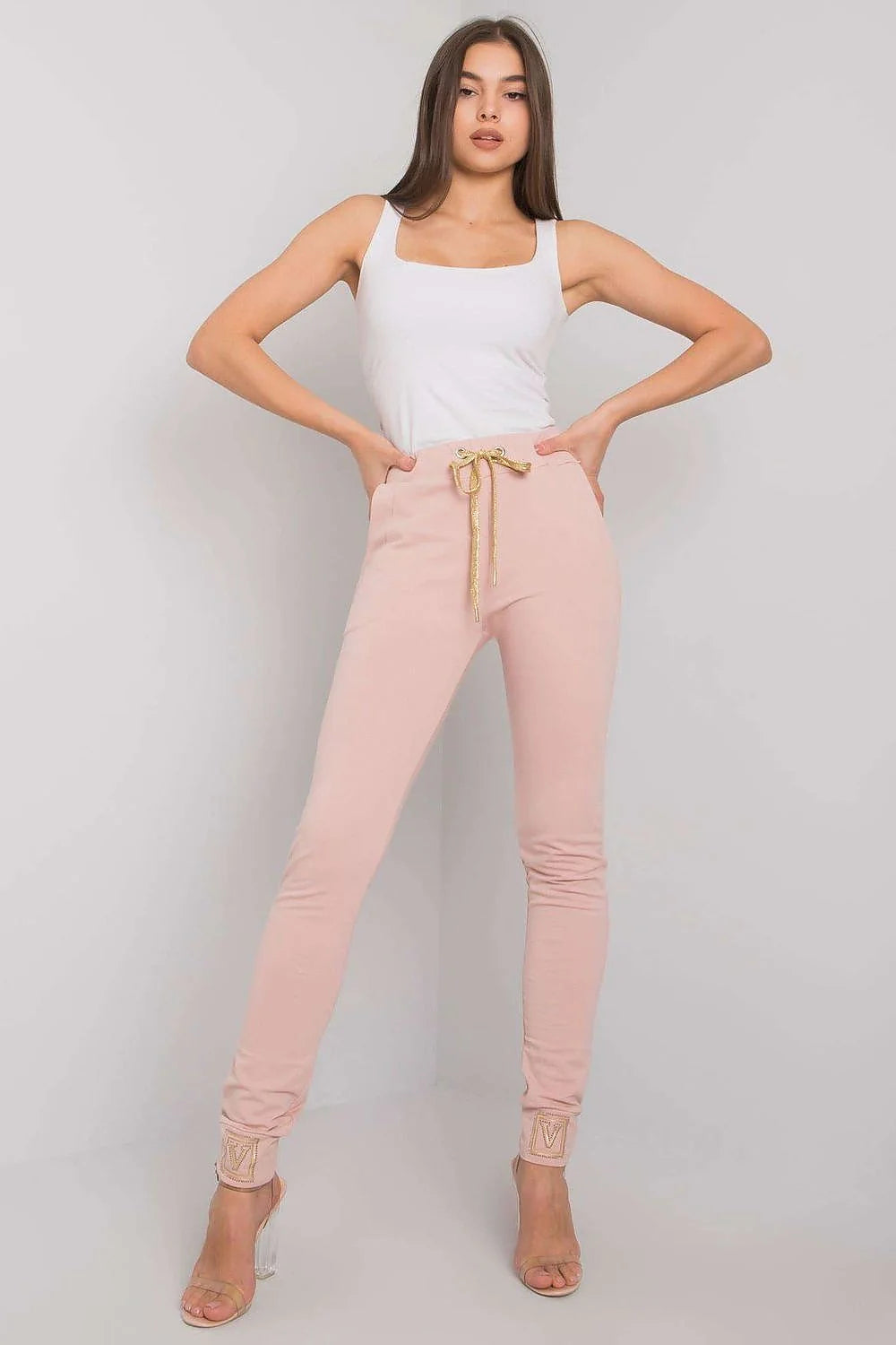 pantalon survêtement femme slim taillebasse fuselé chevilles resserrées rose poudré jersey stretch coton élasthanne poches latérales bande brodée