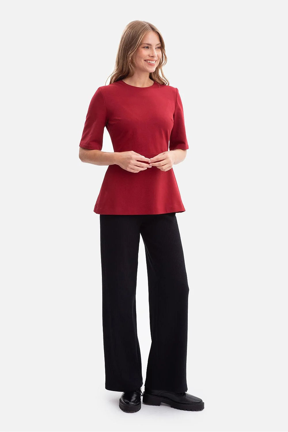 chemisier peplum bordeaux profond femme manches mi longues encolure ronde coupe cintrée basque évasée taille marquée matière structurée stretch légère