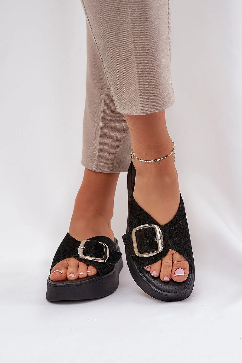 Sandales élégantes en daim naturel pour femme, plateforme 3.5 cm, boucle métallique argentée, style moderne et polyvalent