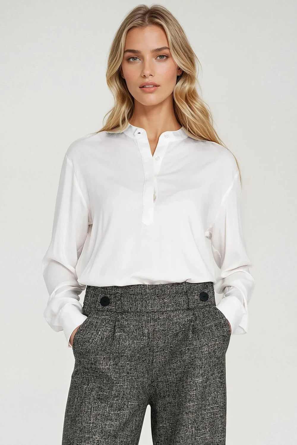chemisier femme oversize viscose légère satinée fluide col officier montant demi patte boutonnage manches longues poignets boutonnés minimaliste élégant chic