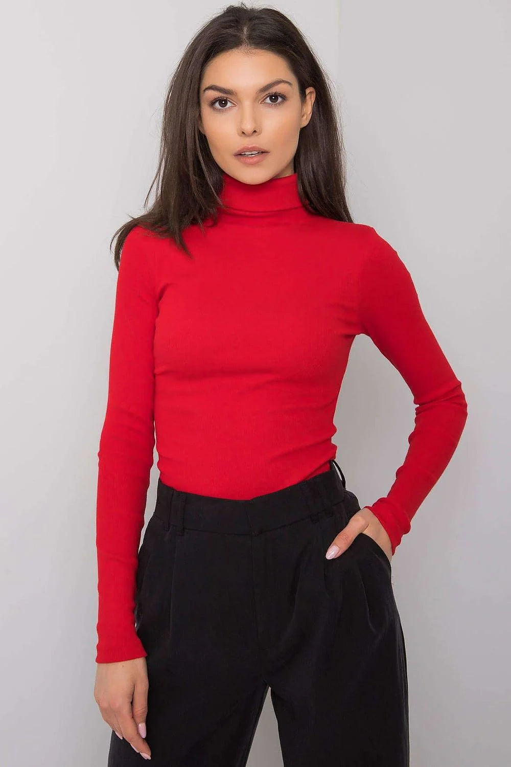 Haut à col roulé élégant pour femme en maille fine, couleur rouge audacieuse, coupe ajustée, manches longues, fabrication de qualité, idéal pour tenues sophistiquées