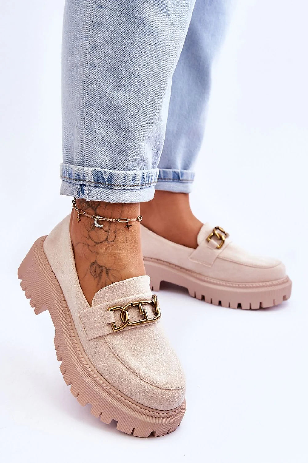 Mocassins pour femmes design moderne élégant daim écologique chaîne dorée semelle compensée confort tendance daily wear