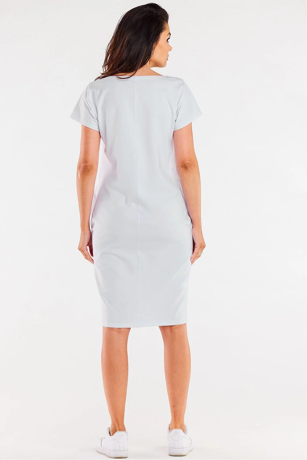robe midi blanche coton stretch manches courtes encolure ronde coupe droite poches latérales écusson brodé