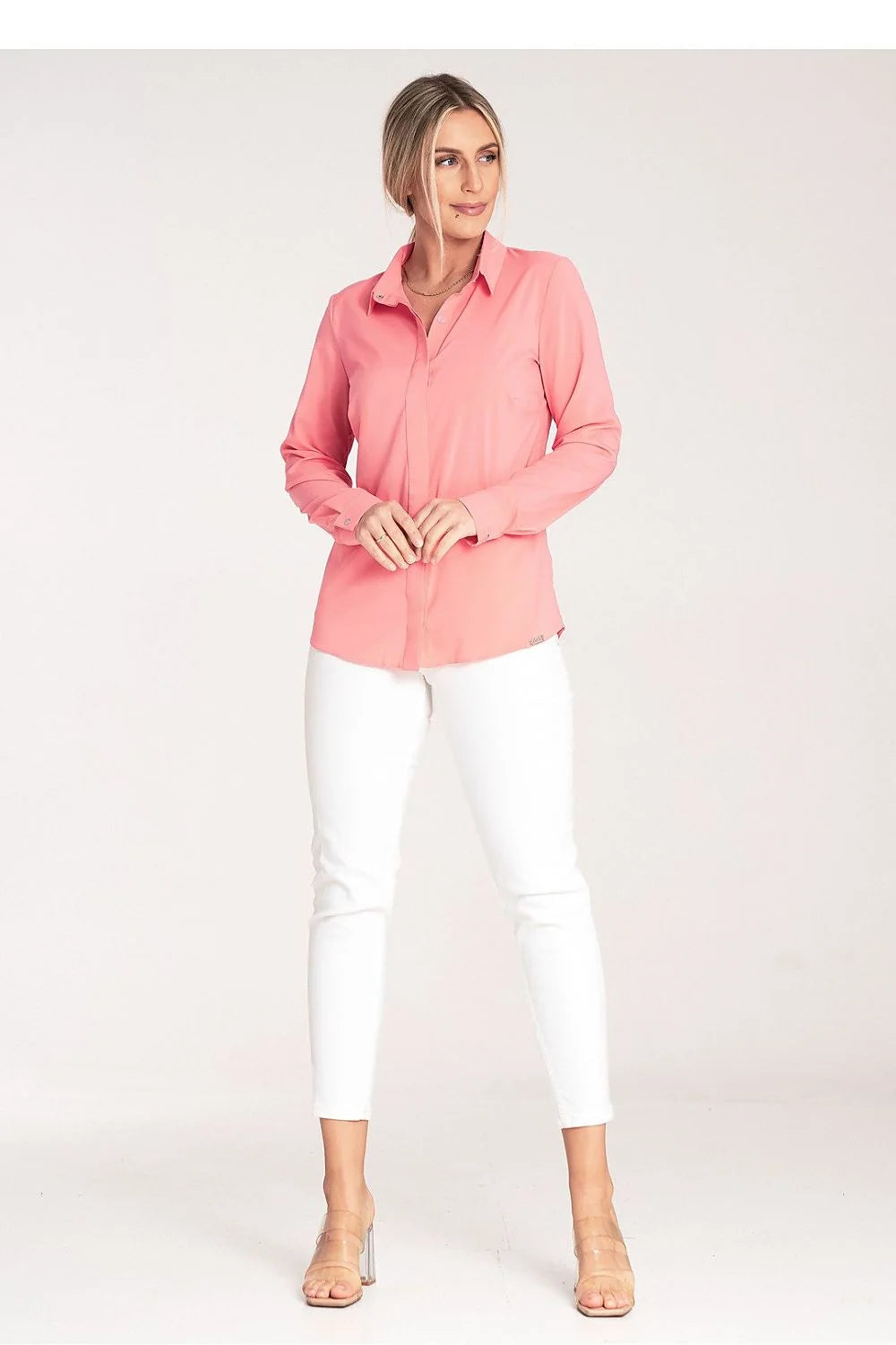 chemise longue manches longues corail rose col classique patte boutonnage dissimulée coupe droite légèrement cintrée taille ajustée polyester élasthanne soyeuse
