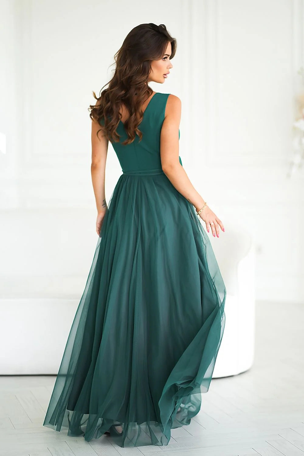Robe longue élégante en mousseline de soie vert émeraude encolure cache-cœur fente jupe ceinture rose mariage gala femme