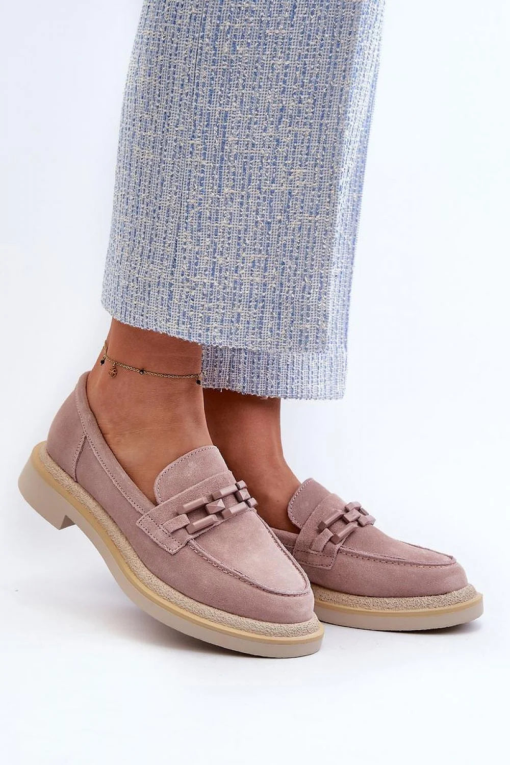 Moccasins pour femmes élégance intemporelle daim naturel talons plats style moderne confort optimal occasions multiples