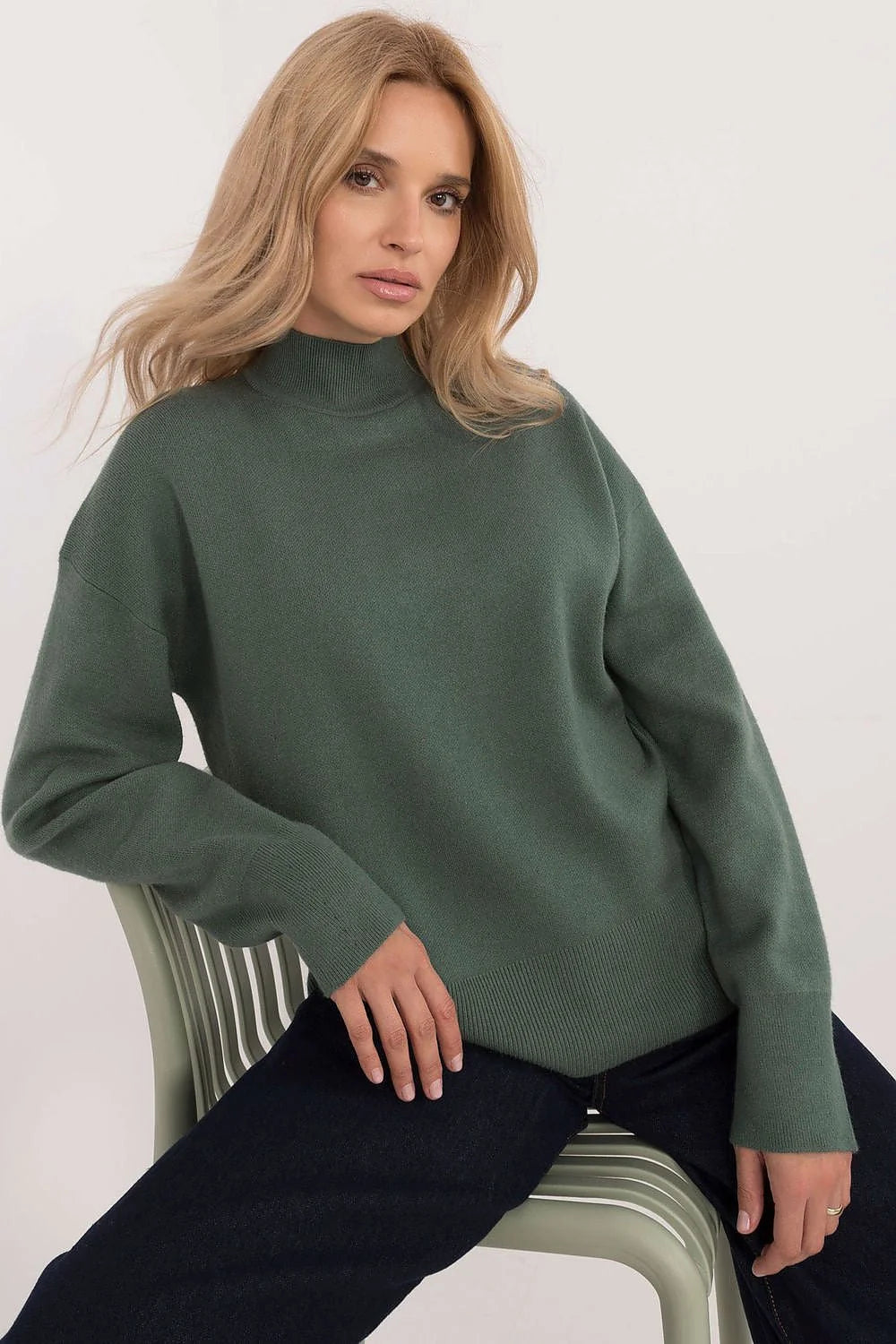chandail femme vert sapin col roulé manches longues oversize coupe ample maille fine viscose polyester polyamide bords côtes