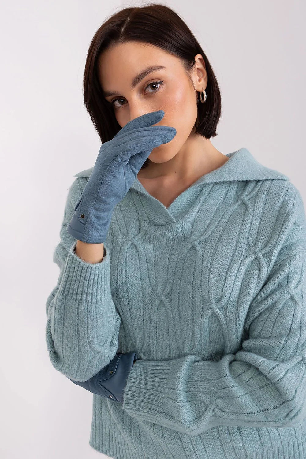 Gants élégants pour femmes en suède ou cuir doux bleu style hivernal motif tricoté sweater assorti