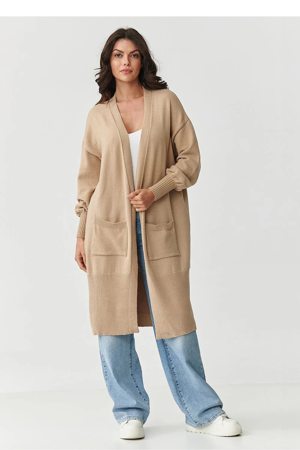 cardigan long oversize femme maille douce camel beige midi poches plaquées manches ballon poignets côtelés ourlet côtelé confortable élégant intemporel
