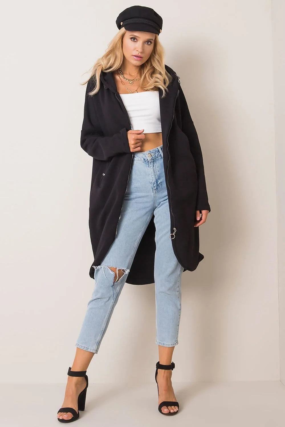 Manteau pour femmes design moderne audacieux couleur fuchsia vif coupe oversize matériau structuré fonctionnalité confort