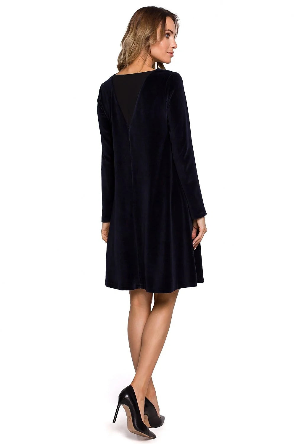 Robe velours noir élégante coupe évasée manches longues soirée chic femmes glamour événement